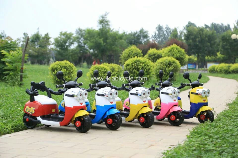 Crianças brinquedo cor passeio no carro